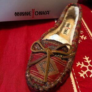 NEW Minnetonka Moccasins